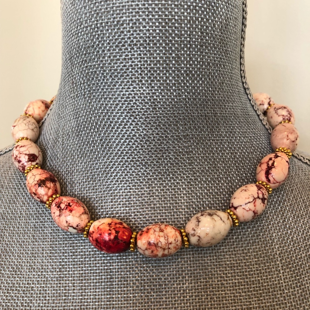 Russet and cream chrysoprase and garnet necklace.
